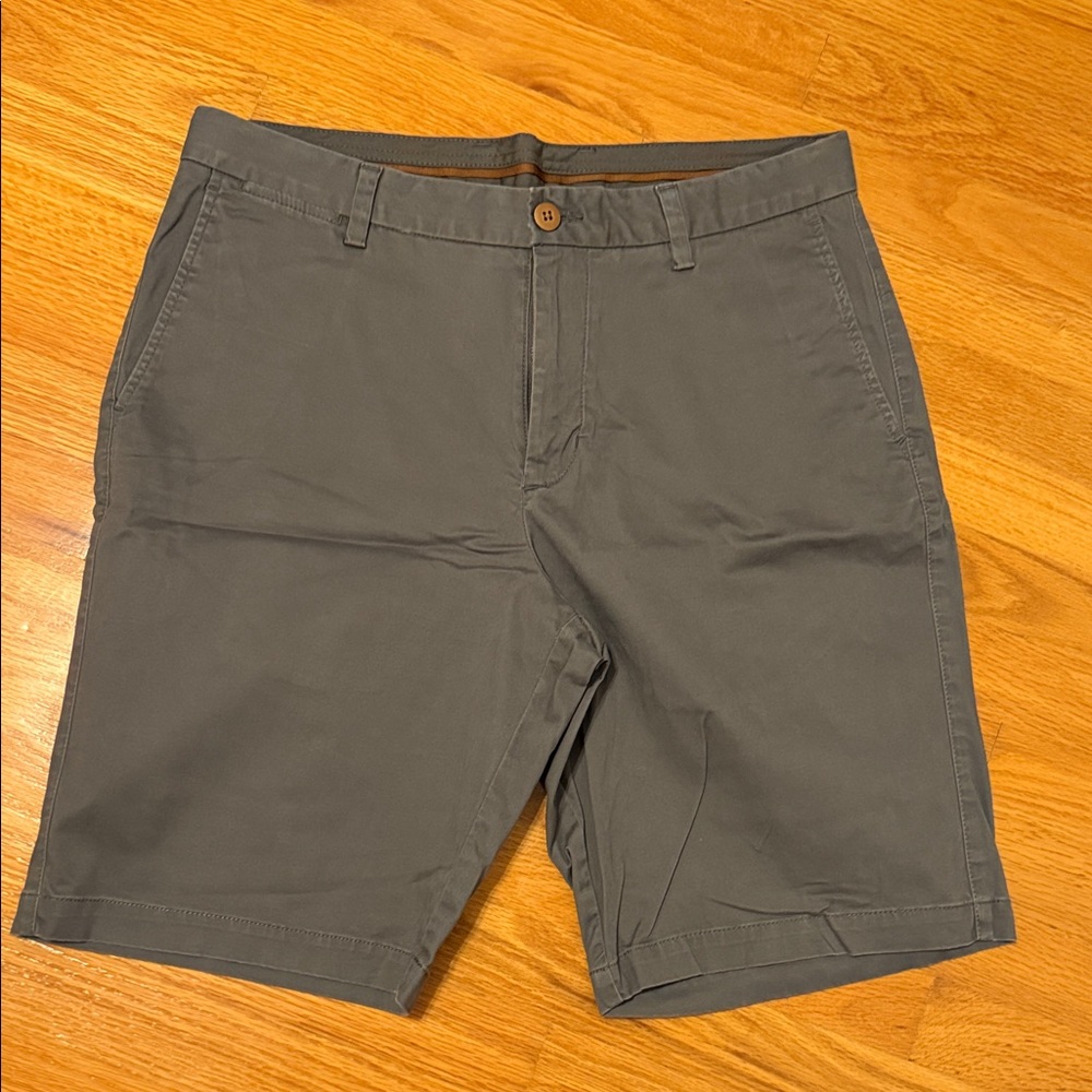 Tommy Bahama Men's Charcoal Gray Flat Front Shorts